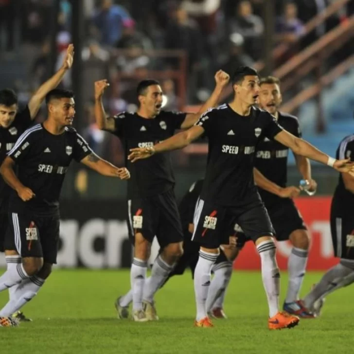 Riestra alcanza un histórico ascenso a Primera tras vencer a Maipú en Córdoba