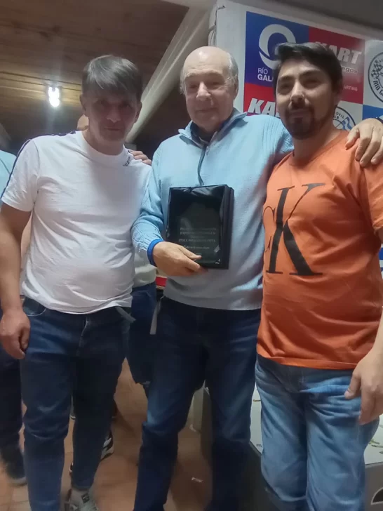 Carlos Zapico fue homenajeado por el Karting de Río Gallegos