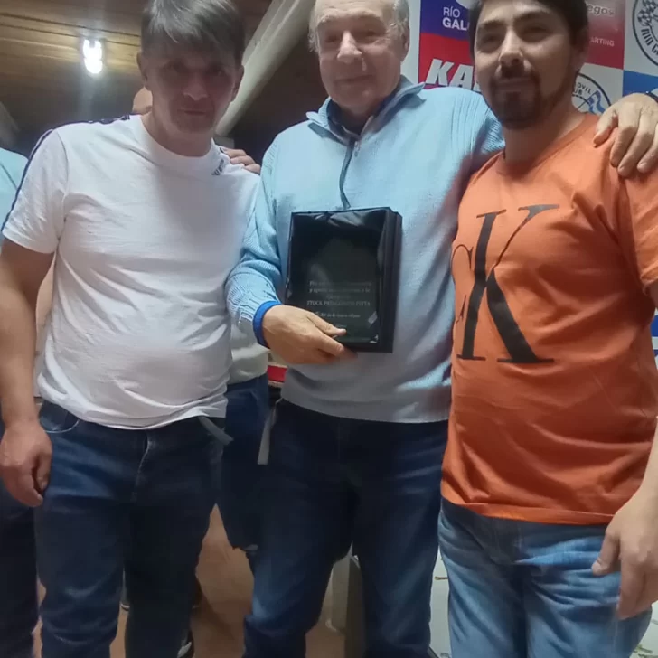 Carlos Zapico fue homenajeado por el Karting de Río Gallegos