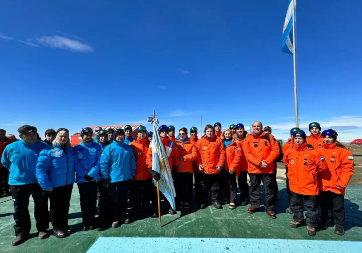 Milei puso en marcha el programa para el estudio de la contaminación marina por plásticos en la Antártida