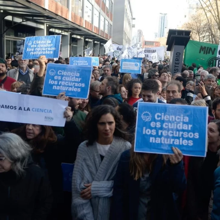 Trabajadores del Conicet realizan un “ruidazo” para denunciar despidos Trabajadores del Conicet realizan un “ruidazo” para denunciar despidos