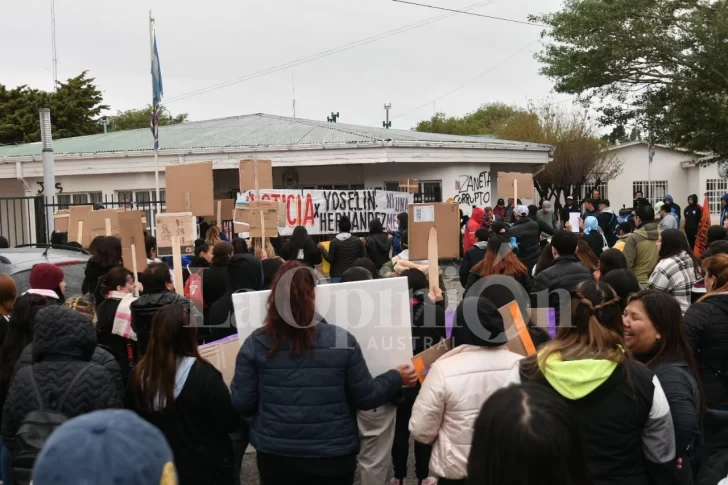 Multitudinaria marcha en reclamo de justicia por Yoselín Hernández: “Mi hija no se mató”