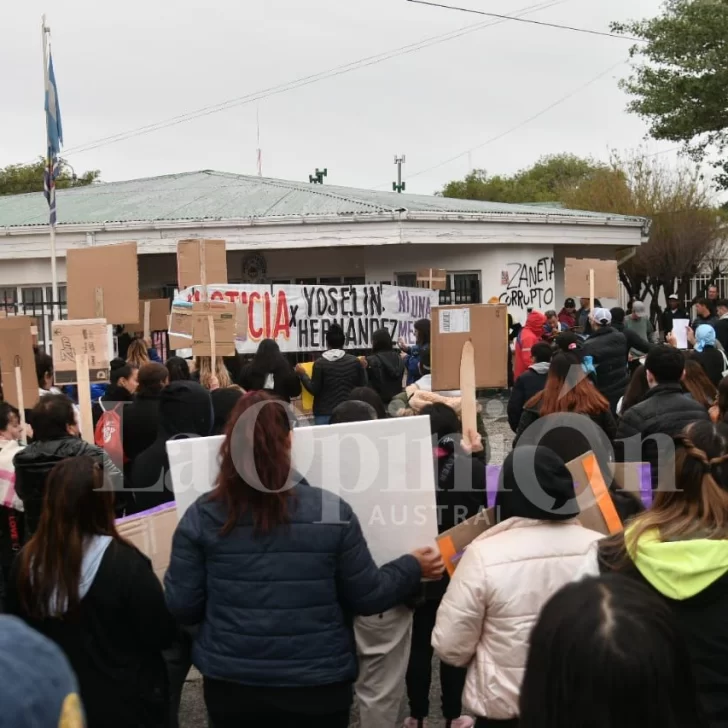 Multitudinaria marcha en reclamo de justicia por Yoselín Hernández: “Mi hija no se mató”