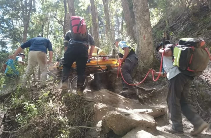 Rescate en la Patagonia: salvan a un hombre que cayó a un barranco de seis metros
