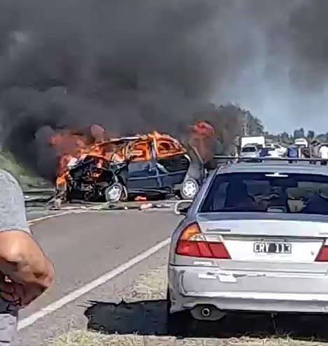 Video. Accidente fatal en una ruta patagónica: tres personas murieron tras un choque frontal