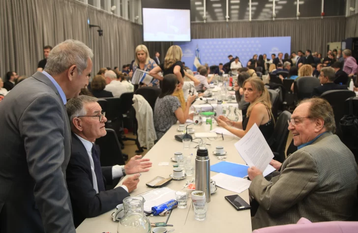 Diputados pausan el debate de la “ley ómnibus” a la espera de acuerdos con bloques dialoguistas