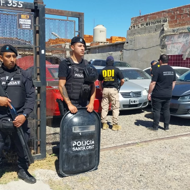 Mega operativo en Caleta Olivia: incautan más de 100 vehículos y armas de fuego