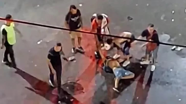 Violento incidente en el recital de La Renga: Miembro de seguridad noqueó a un fanático