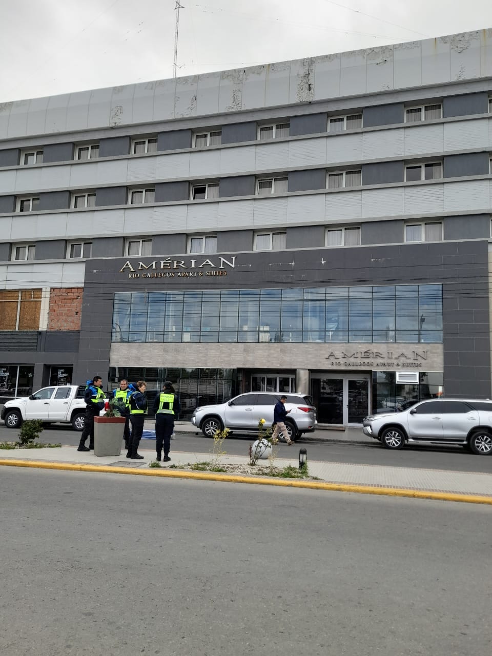 Vecinos esperan a Milei en el estacionamiento de SIPEM: “Es un apoyo a todo este gran cambio” Vecinos esperan a Milei en el estacionamiento de SIPEM: “Es un apoyo a todo este gran cambio”