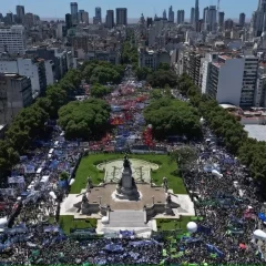 Por decreto, Javier Milei quiere limitar los paros docentes, en salud, pesca y aeropuertos