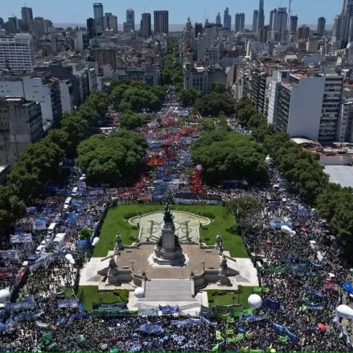 Por decreto, Javier Milei quiere limitar los paros docentes, en salud, pesca y aeropuertos
