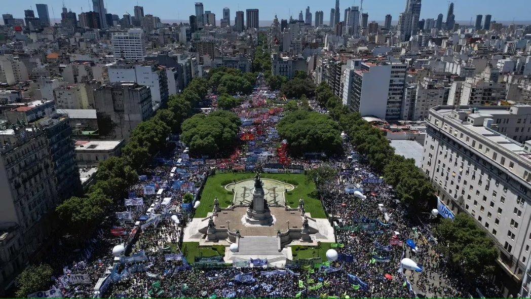 Paro general y masiva manifestación al Congreso contra el Gobierno Paro general y masiva manifestación al Congreso contra el Gobierno
