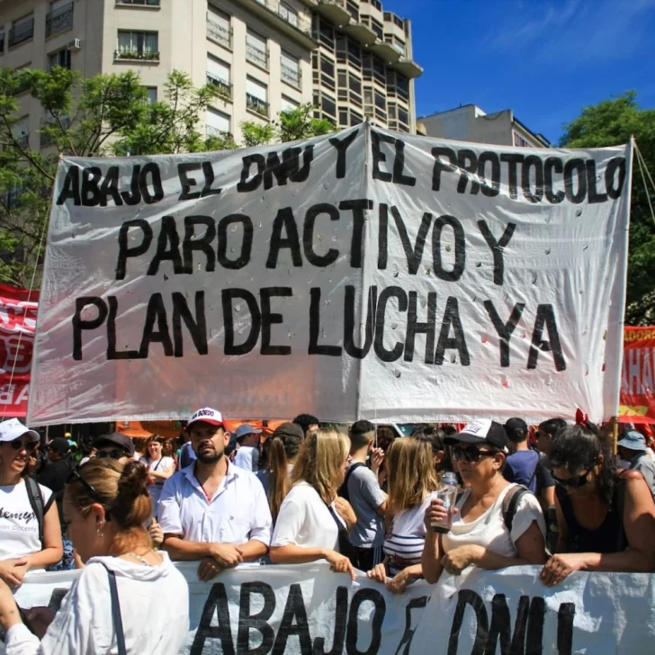 El gobierno nacional descontará el día a los estatales que adhieran al paro de la CGT