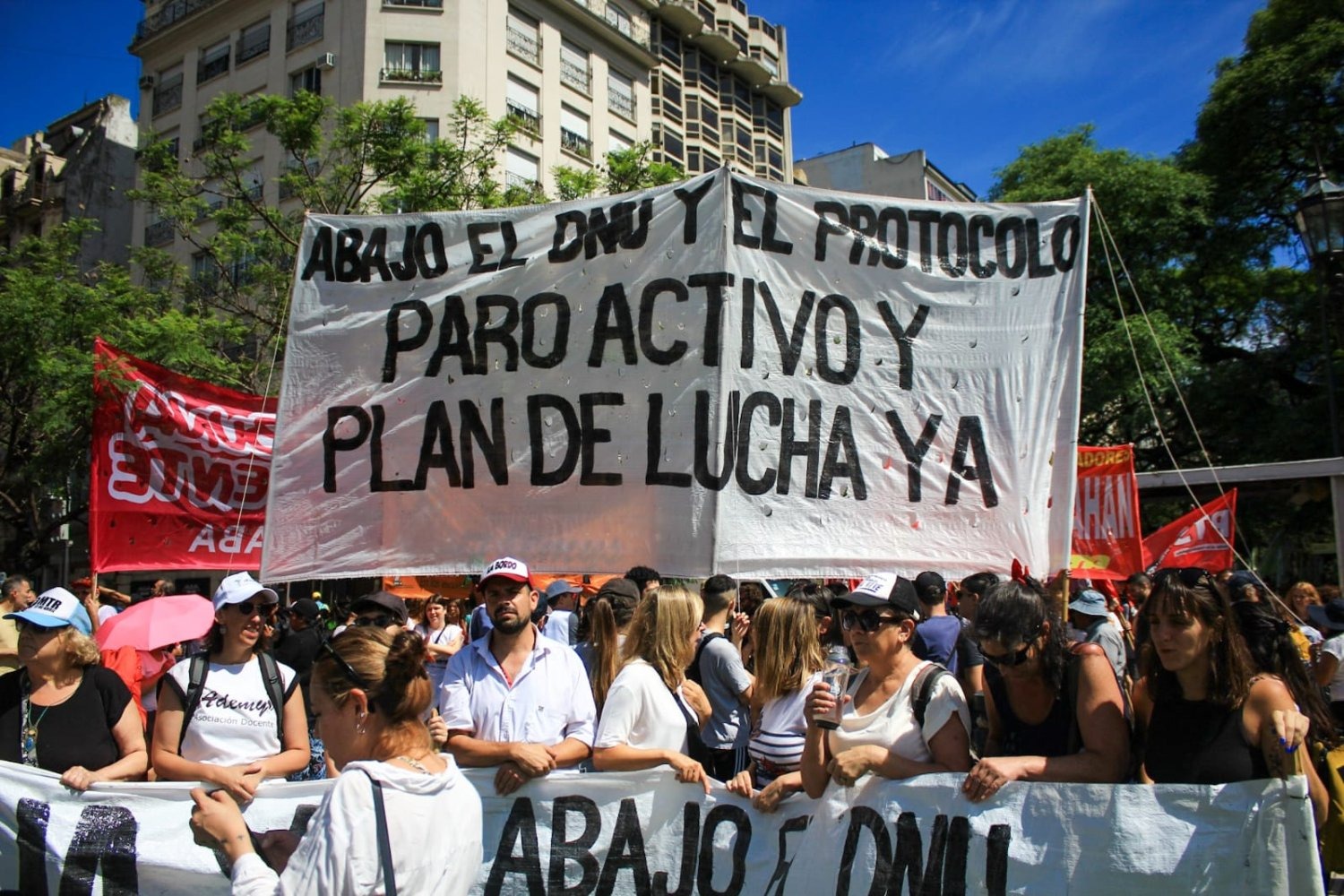 El gobierno nacional descontará el día a los estatales que adhieran al paro de la CGT