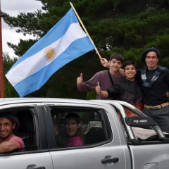 El emotivo recibimiento al jinete Ramón Méndez en Los Antiguos