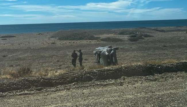 Dos hombres con lesiones tras vuelco cuando volvían a la provincia de Santa Cruz