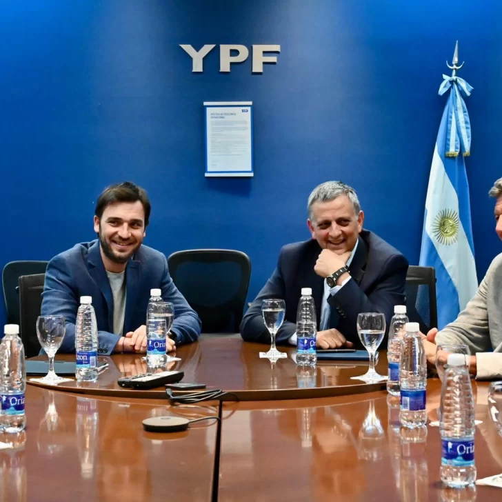 Torres se reunió con YPF para “garantizar los puestos de trabajo y avanzar en la explotación de áreas”