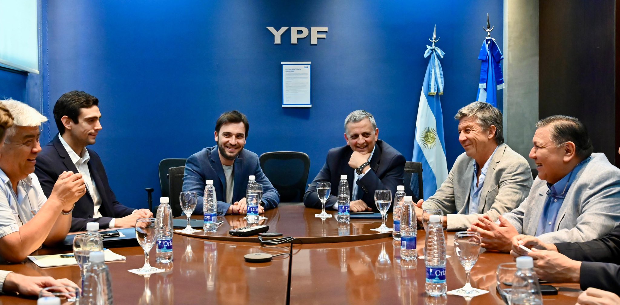 Torres se reunió con YPF para “garantizar los puestos de trabajo y avanzar en la explotación de áreas”