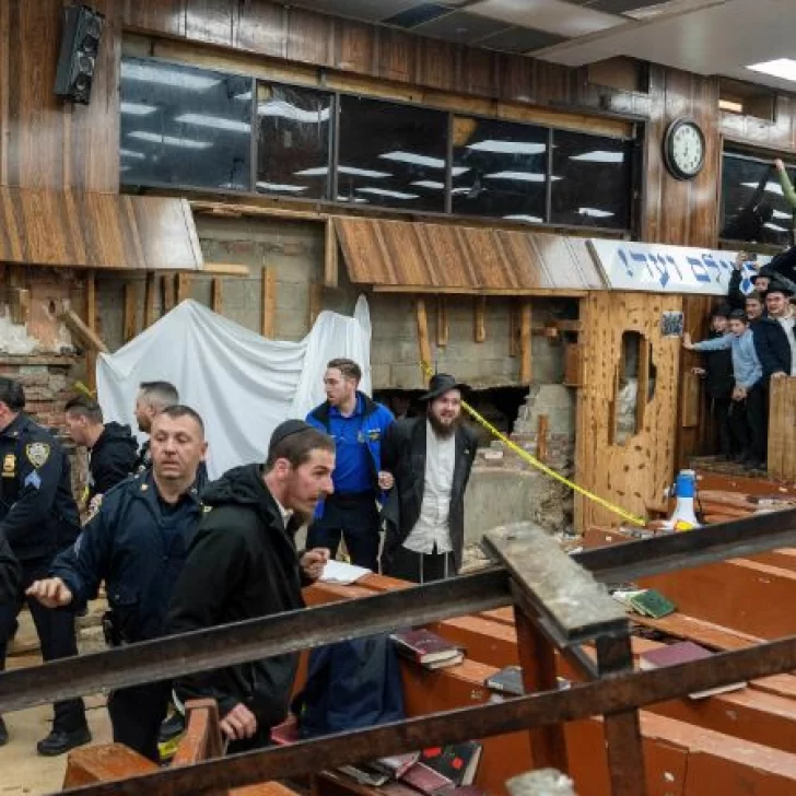 Descubren un túnel secreto en una sinagoga y detienen a 10 personas Descubren un túnel secreto en una sinagoga y detienen a 10 personas