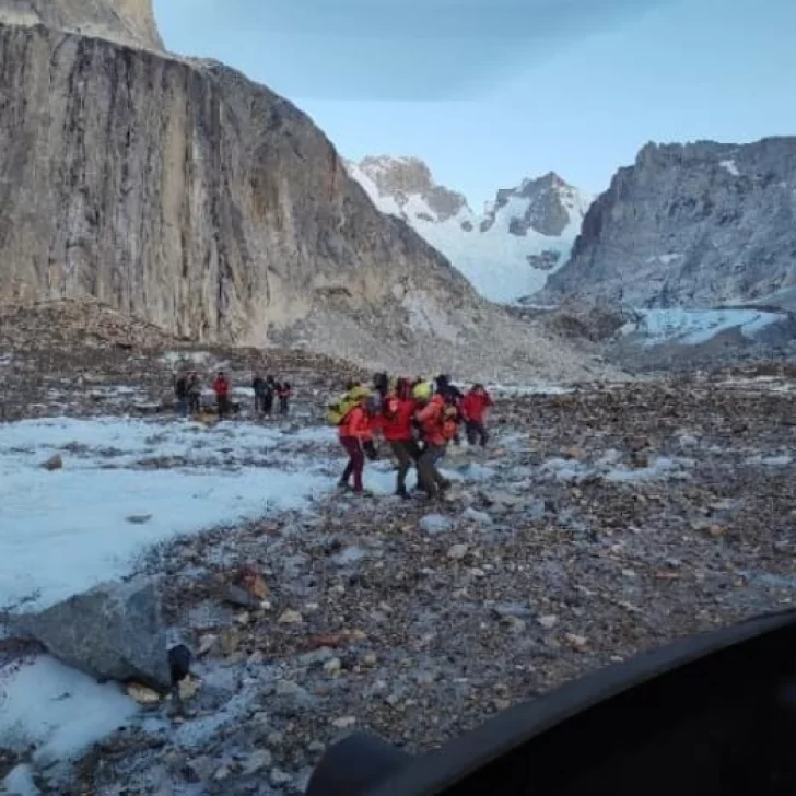 Dos andinistas tuvieron accidentes y debieron ser rescatados por la Comisión de Auxilio y el Ejército Argentino Dos andinistas tuvieron accidentes y debieron ser rescatados por la Comisión de Auxilio y el Ejército Argentino
