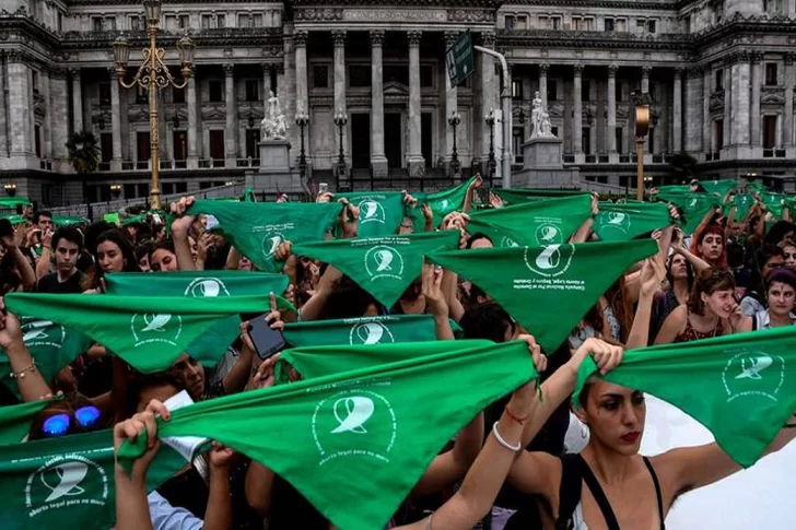 Diputados libertarios presentaron proyecto para derogar la ley de aborto legal