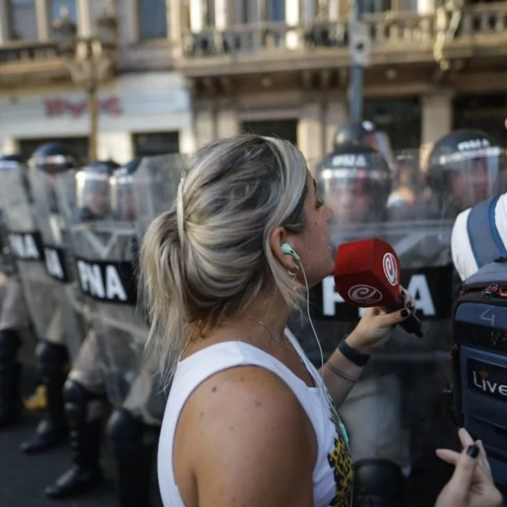 Agredieron a Agustina Binotti, periodista de Crónica, durante la represión policial en el Congreso