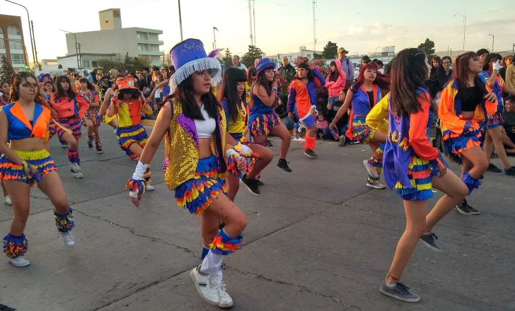Carnavales Caletenses 2024: una explosión de alegría, ritmo y color