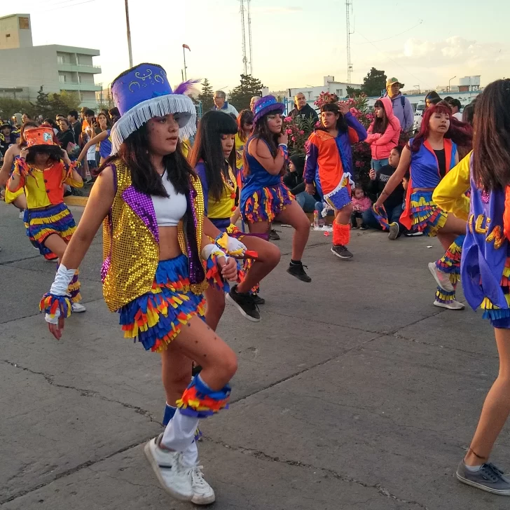Carnavales Caletenses 2024: una explosión de alegría, ritmo y color Carnavales Caletenses 2024: una explosión de alegría, ritmo y color