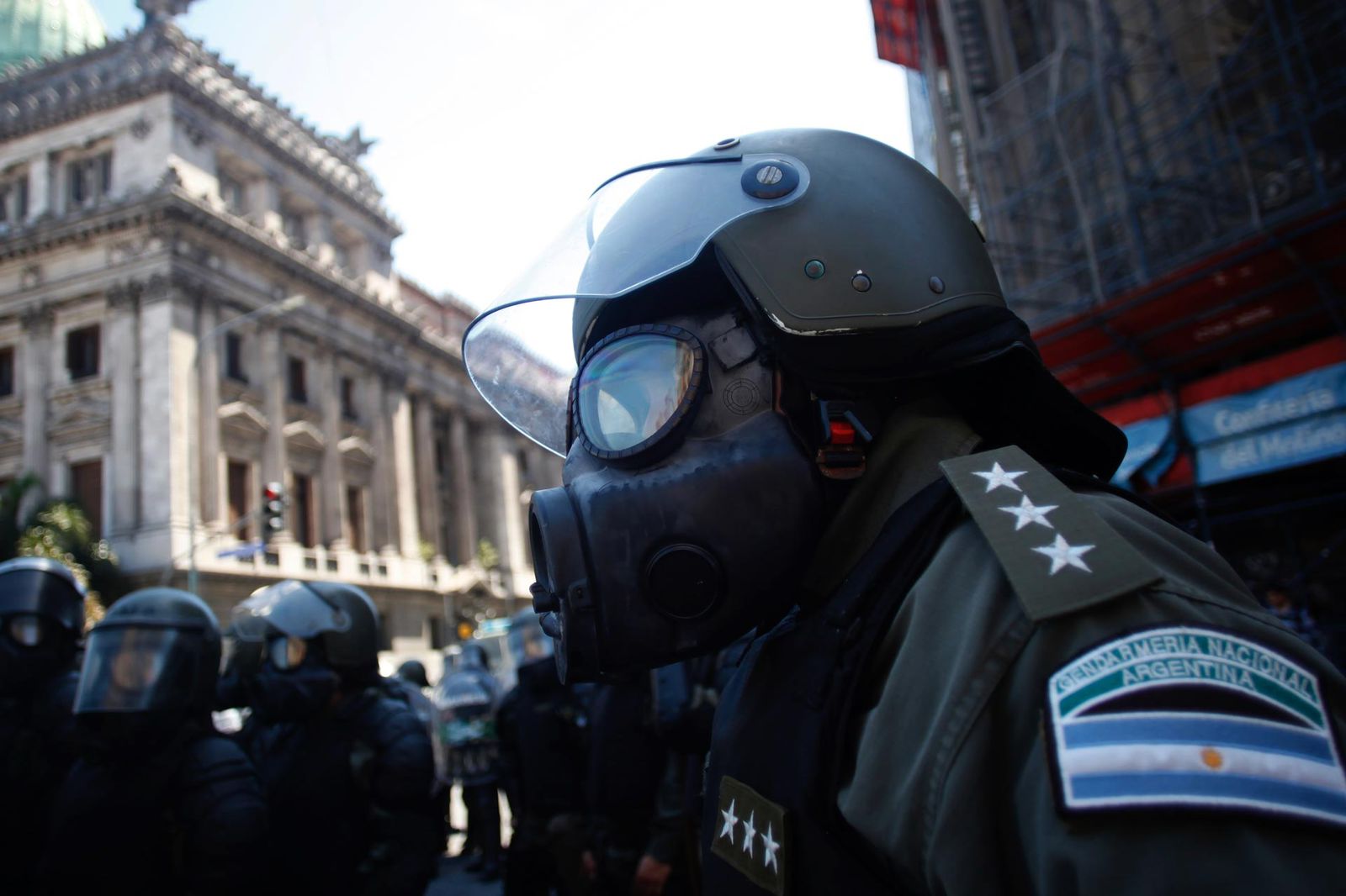 Tensión frente al Congreso: enfrentamientos y detenidos