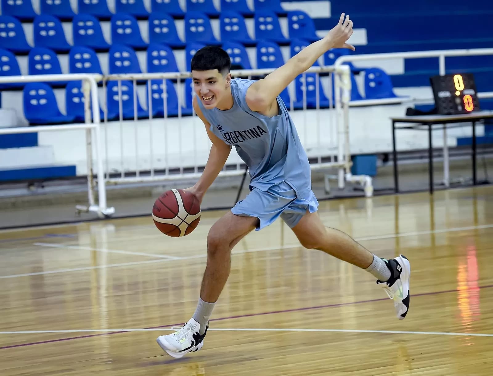 Ezequiel Juárez de San Miguel al Campus de Desarrollo de Básquet U17