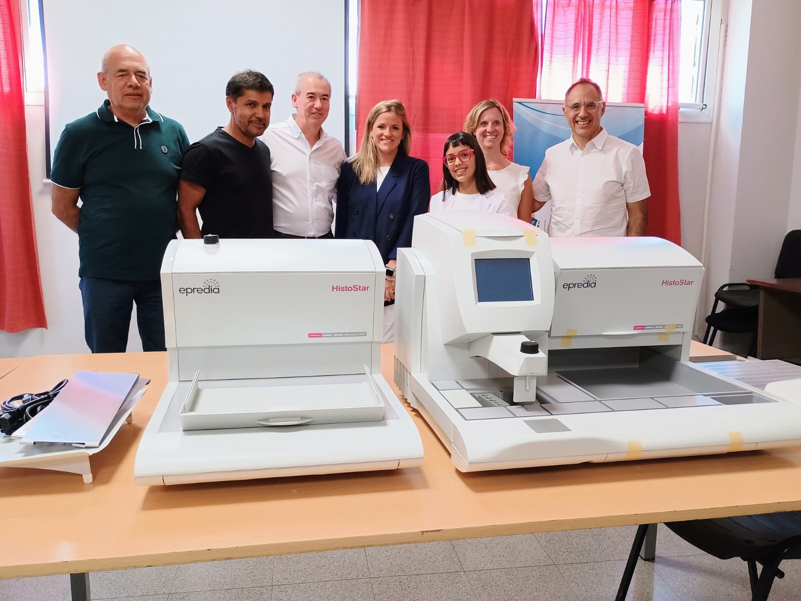 PAE donó al Hospital Regional de Comodoro un equipo para optimizar los diagnósticos de Anatomía Patológica PAE donó al Hospital Regional de Comodoro un equipo para optimizar los diagnósticos de Anatomía Patológica