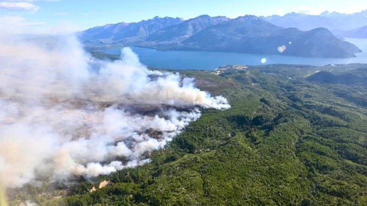 Santa Fe envía 45 brigadistas para contener el incendio del Parque Nacional “Los Alerces”