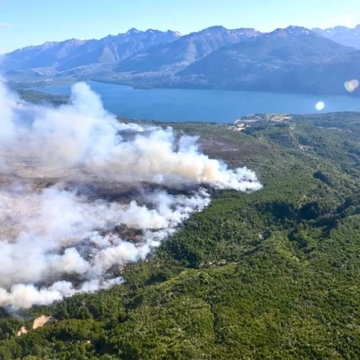 Santa Fe envía 45 brigadistas para contener el incendio del Parque Nacional “Los Alerces” Santa Fe envía 45 brigadistas para contener el incendio del Parque Nacional “Los Alerces”