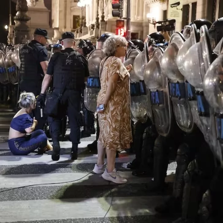 Detuvieron a una militante de Santa Cruz y otras 3 mujeres afuera del Congreso