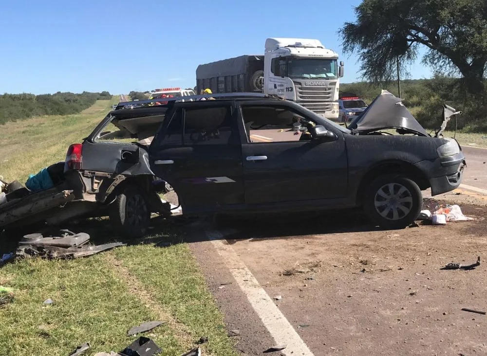 Santacruceños se salvaron de milagro tras violento choque frontal en la ...