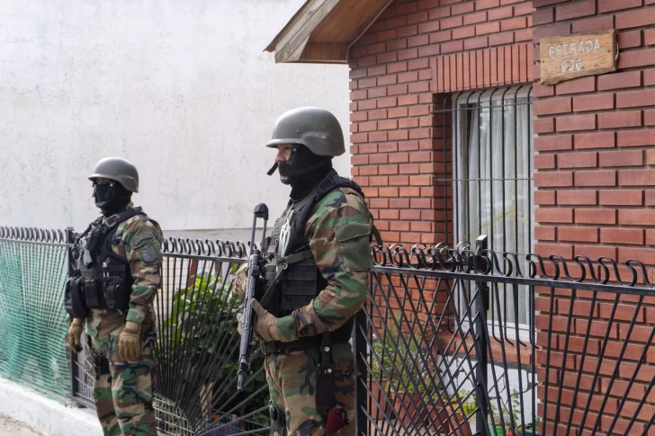 Allanamiento en Río Gallegos por violación de domicilio y tenencia de arma