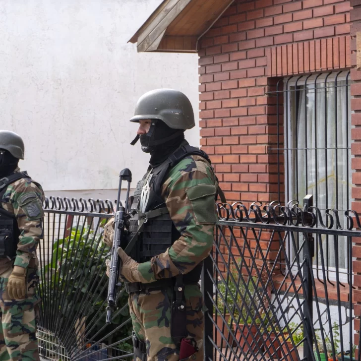 Allanamiento en Río Gallegos por violación de domicilio y tenencia de arma Allanamiento en Río Gallegos por violación de domicilio y tenencia de arma