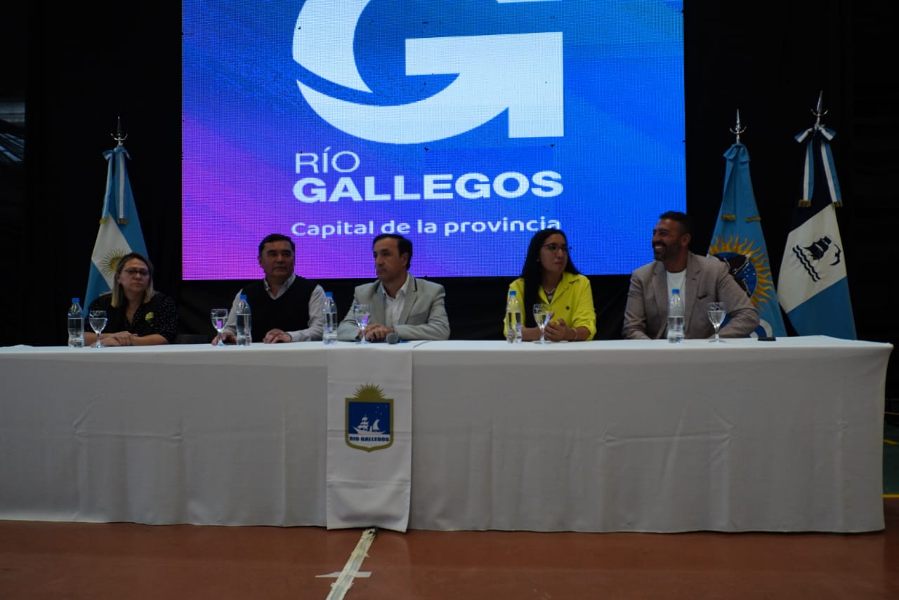 Entregaron 39 viviendas a familias de Río Gallegos: “Es política social”