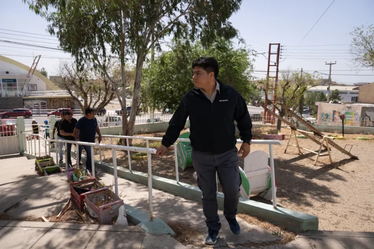 Claudio Vidal visitó escuelas de Caleta Olivia: “Duele tanto abandono”