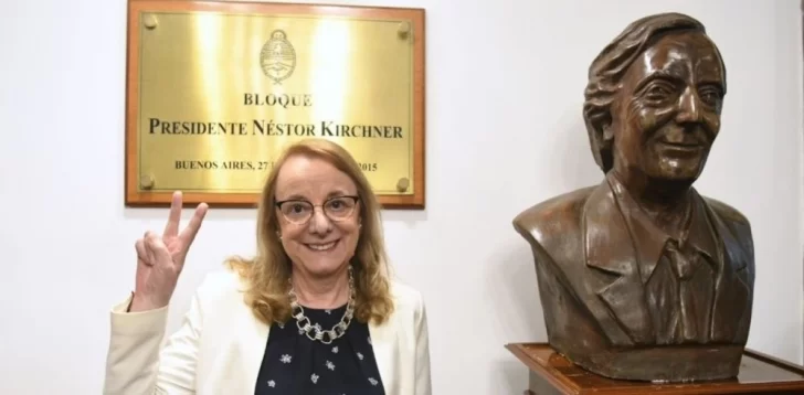 alicia-kirchner-busto-nestor-kirchner-senado-728x358