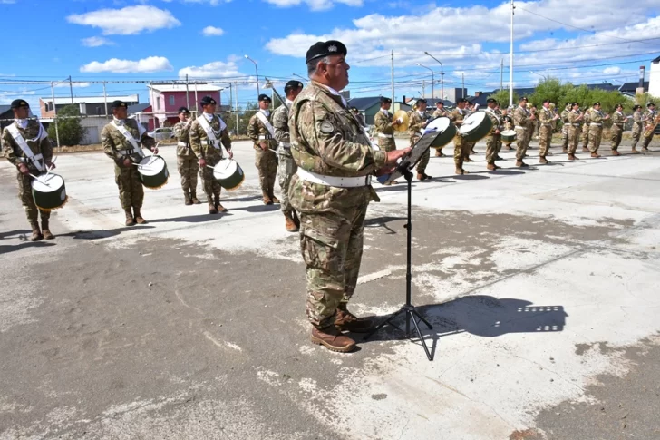 A 211 años del Combate de San Lorenzo, la Banda Militar “Combatientes del Atlántico Sur” brindó un mini concierto