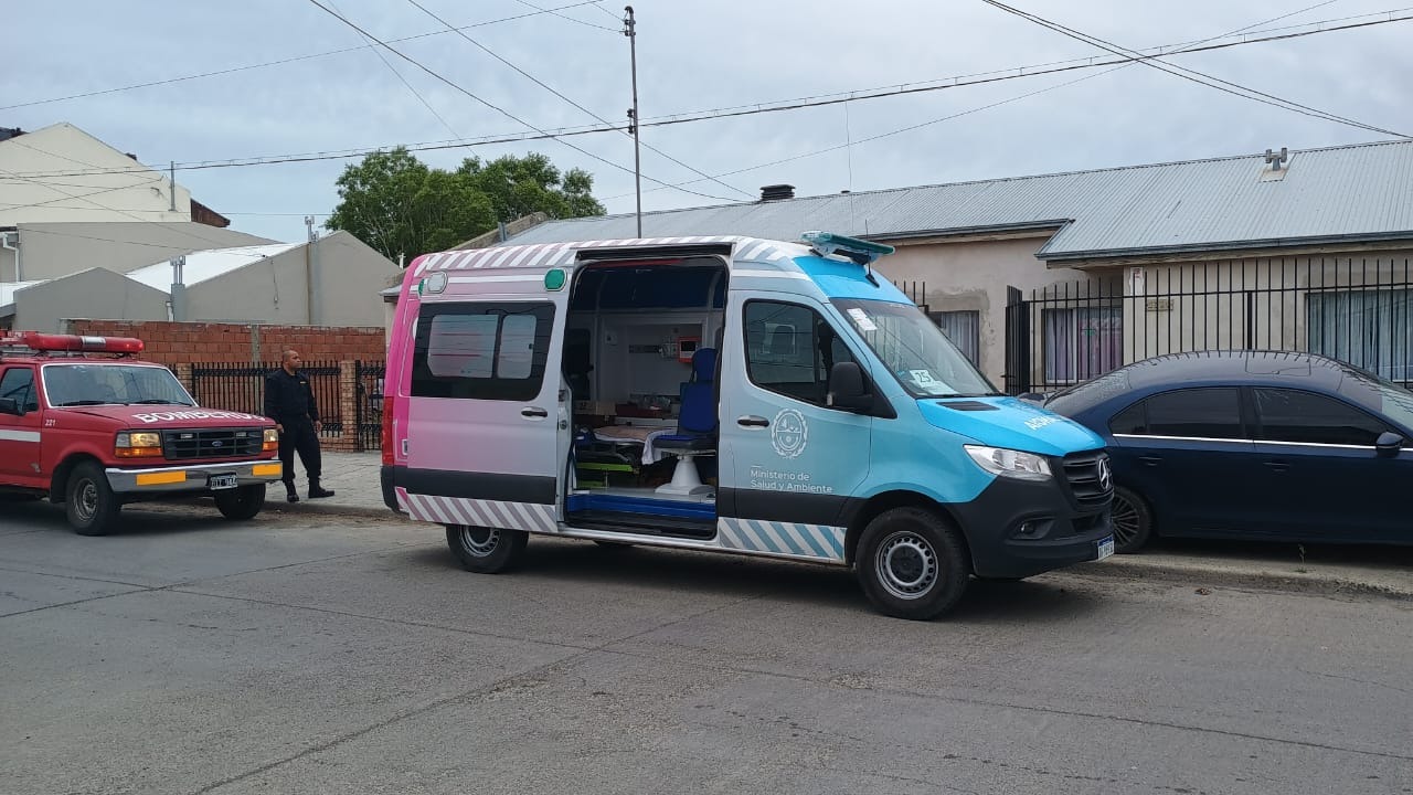 Rescataron a una abuela de 84 años que quedó atrapada en el baño de su casa en Río Gallegos