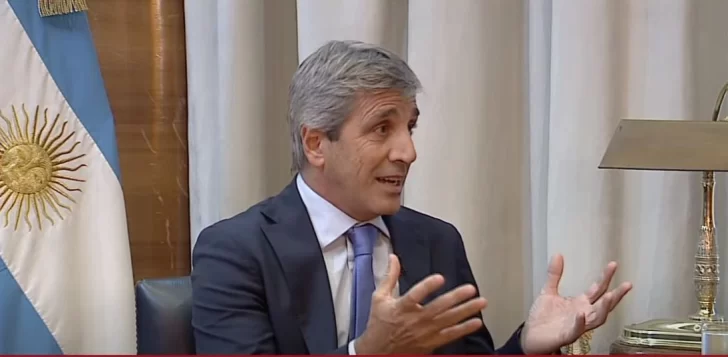 Caputo dijo que se fijará un nuevo salario mínimo y estimó baja de la inflación para febrero