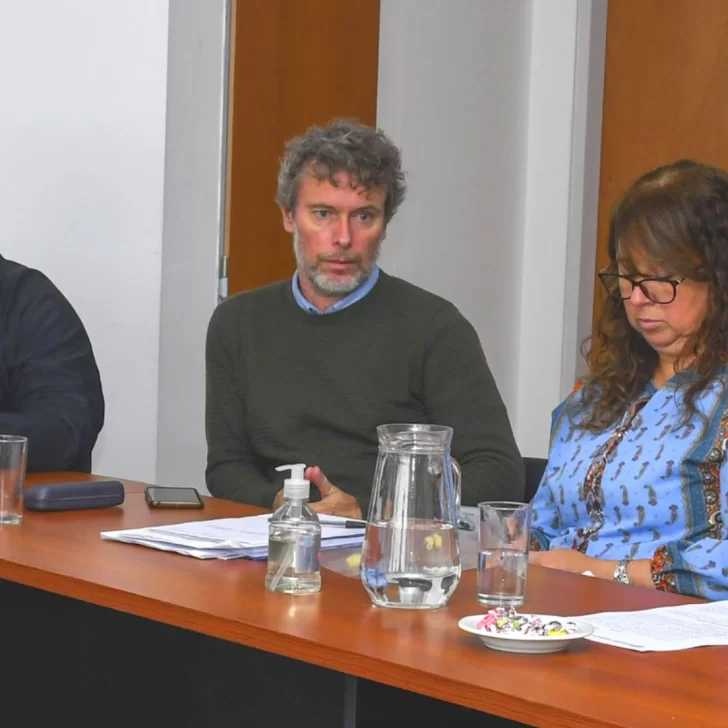 Paritarias en Santa Cruz: “El Gobierno va a hacer el máximo esfuerzo en todos los sectores” Paritarias en Santa Cruz: “El Gobierno va a hacer el máximo esfuerzo en todos los sectores”