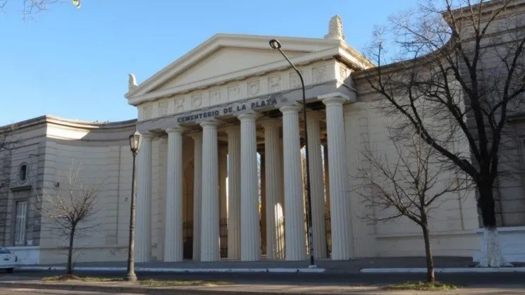 cementerio-de-la-plata-frente-fachada-728x409