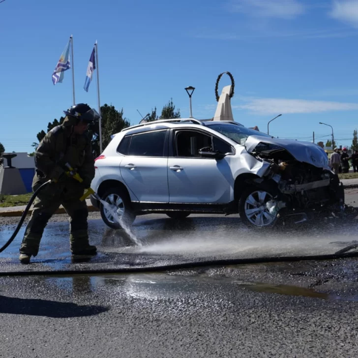 Violento choque entre dos camionetas en la rotonda Samoré de Río Gallegos