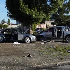 Murió una mujer y otras cuatro personas fueron hospitalizadas tras un brutal choque