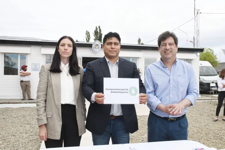 claudio-vidal-escuela-rural-las-vegas-funcionarios-4-728x485