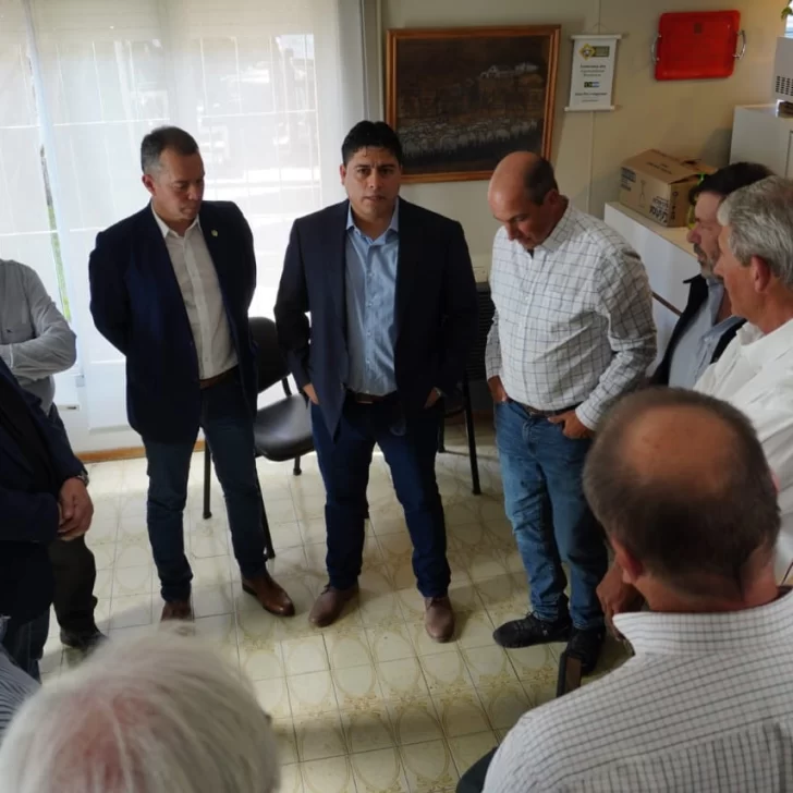 Claudio Vidal se reunió con representantes de la Sociedad Rural en Río Gallegos Claudio Vidal se reunió con representantes de la Sociedad Rural en Río Gallegos