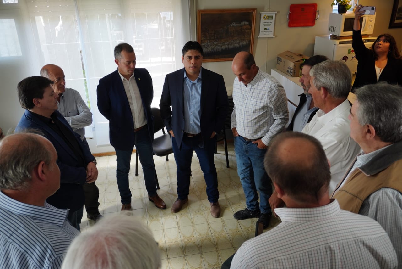 Claudio Vidal se reunió con representantes de la Sociedad Rural en Río Gallegos Claudio Vidal se reunió con representantes de la Sociedad Rural en Río Gallegos